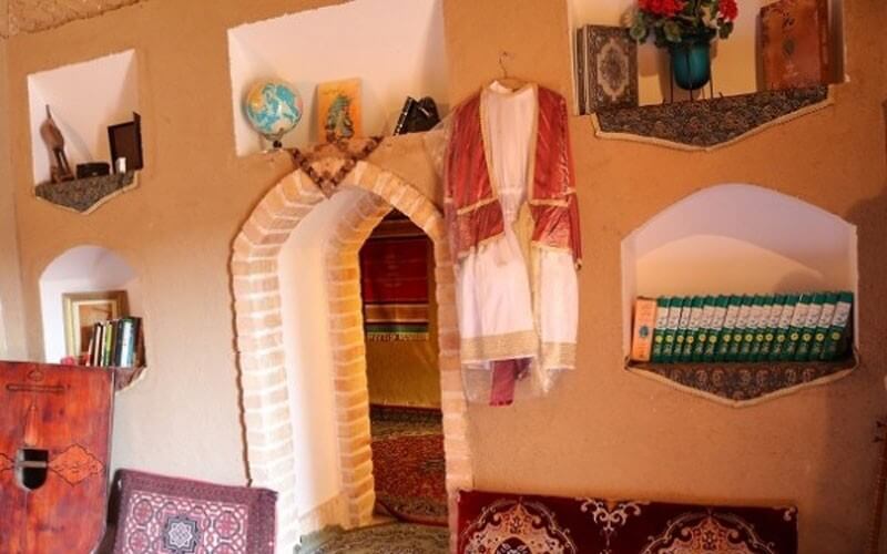 فضای داخلی اتاق ها اقامتگاه بومگردی عمو مشهدی رضا ورامین